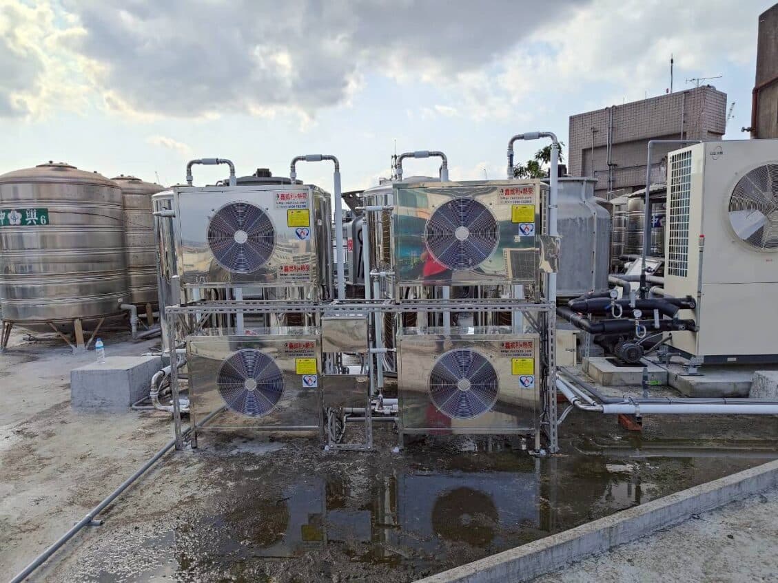 全勝熱泵西門町(中華館)RB-8KCG熱泵熱水器安裝實例 — 專業施工實績